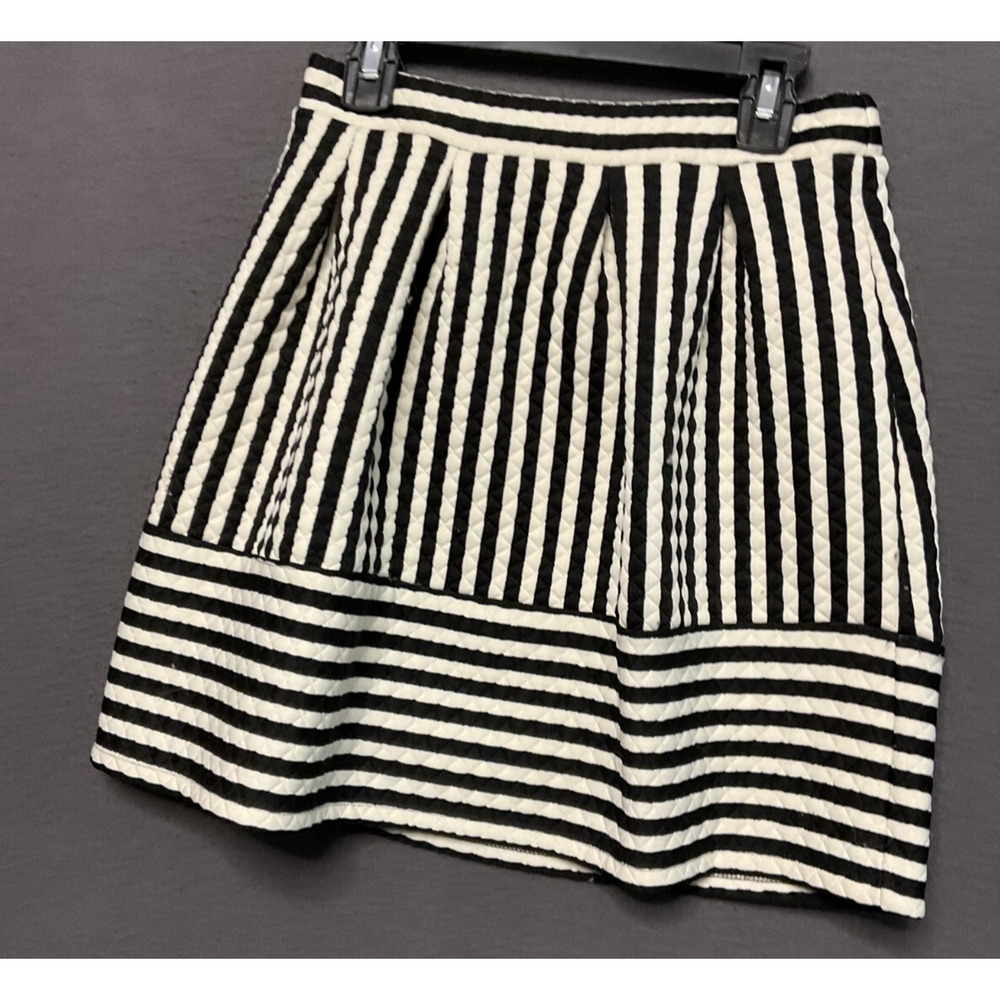 Xhilaration XS black & white/cream color‎ striped mini skirt pull-on stretch